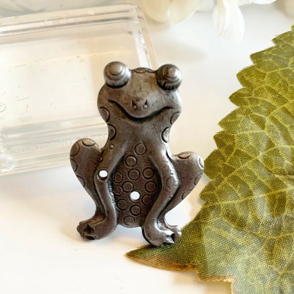 Frog Brooch Pin Silver Tone 1 1/2" Sitting - Picture 1 of 4
